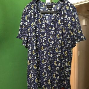 Gorgeous blouse for work or date night!